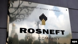 Rosneft, one of the world’s largest oil companies, claims the Chinese employees were fired for the poor quality of their work, but can not be sent back to China due to the coronavirus pandemic. (file photo)