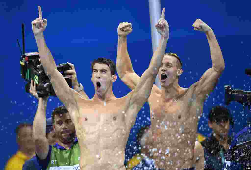Michael Phelps (left) and Caeleb Dressel of the United States celebrate their team&#39;s victory in the men&#39;s 4 x 100-meter freestyle relay final at the Olympic Aquatics Stadium. It was Phelps&rsquo; 19th Olympic gold.