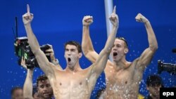 Michael Phelps və Caeleb Dressel 