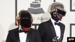 Учасники дуету Daft Punk на церемонії «Греммі», Лос-Анджелес, США, 26 січня 2014 року
