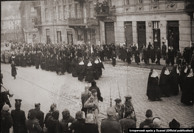 Похоронна процесія, Львів, 5 листопада 1944 року