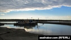 The Amu-Darya River, which forms a border between Afghanistan and Turkmenistan.