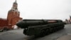 Lansator rusesc de rachete balistice intercontinentale Topol M în Pieței Roșii la parada de Ziua Victoriei, Moscova, 9 mai 2017