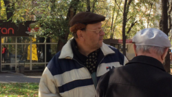 Арыстан Вячеслав, торговец на блошином рынке в Алматы. 27 октября 2019 года.