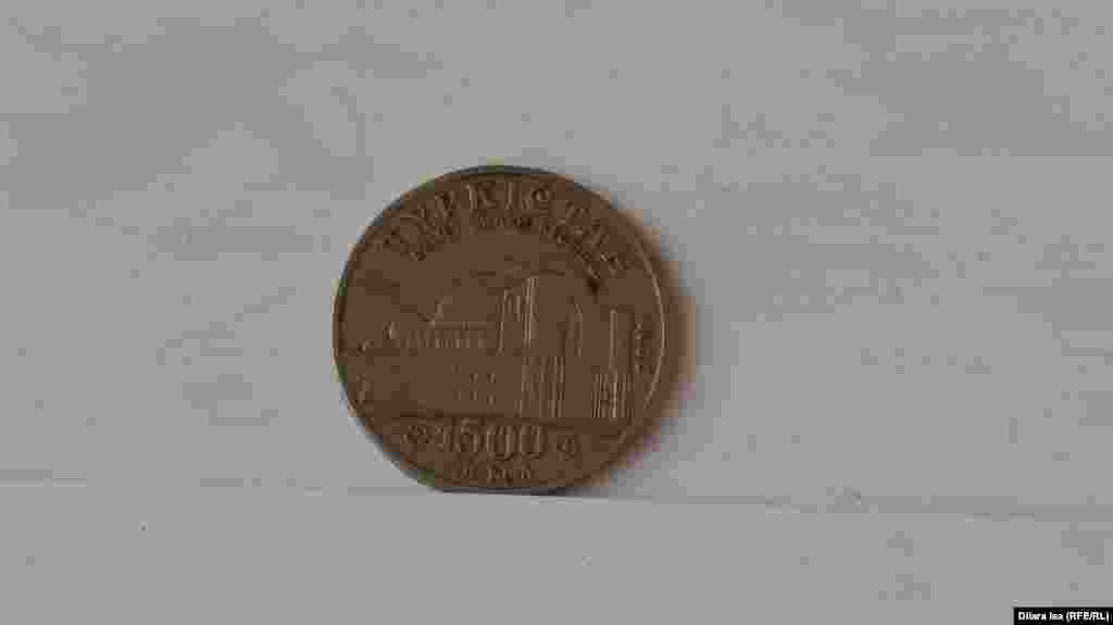 Монета, выпущенная к 1500-летию мавзолея имени Ходжи Ахмета Яссауи.