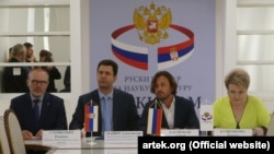 Алексей Каспржак (второй справа)