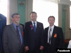 Зліва направо: Пальмаріно Дзоккателлі, тодішній ватажок «ДНР» Олександр Захарченко, Елізео Бертолазі