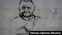 Графіті із Залужним на терміналі міжнародного аеропорту «Херсон» в Чорнобаївці