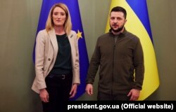 Президент України Володимир Зеленський і президент Європейського парламенту Роберта Мецола. Київ, 1 квітня 2022 року