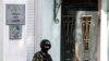 Rusiyeli arbiyler Meclis binasında tintüv keçireler, sentâbr 18 künü 2014 senesi 