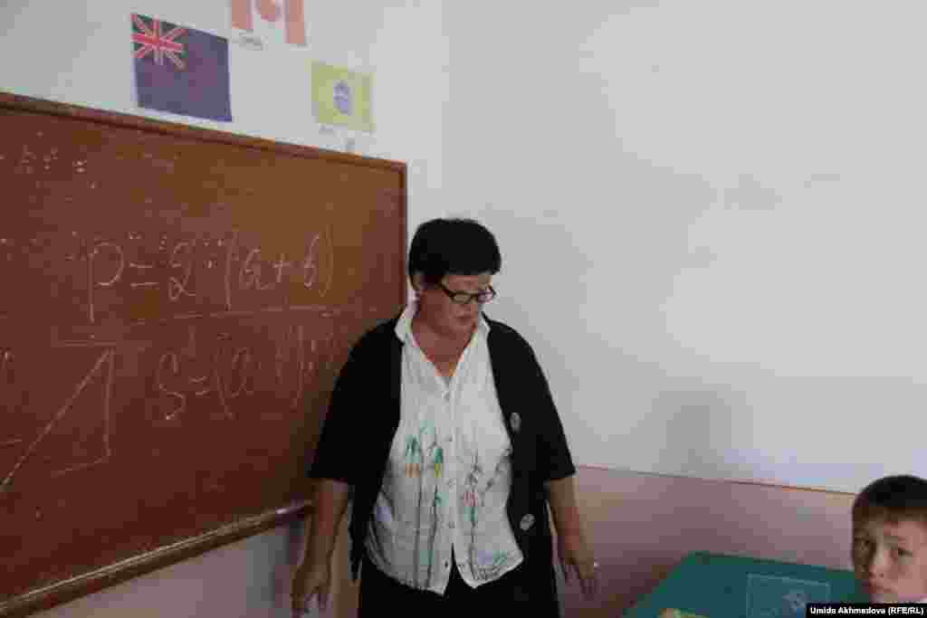 Токтагуль Амиркулова, учитель математики школы села Тастагызак. Ташкентская область, 9 сентября 2015 года.