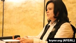 Текст диктанту читала відома кримськотатарська поетеса, педагог Еміне Усеїн