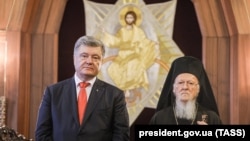 Президент Украины Петр Порошенко и Константинопольский патриарх Варфоломей. 