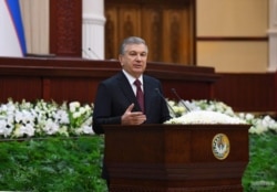Парламентте сөйлеп тұрған Шавкат Мирзияев. Ташкент, 21 қаңтар 2020 жыл.