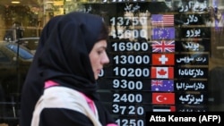 Пункт обмена валют в Тегеране, 24 апреля 2019 года