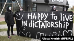 Акцыя анархістаў падчас «Менскага дыялёгу» ў Менску, 2019 год. Ілюстрацыйны здымак