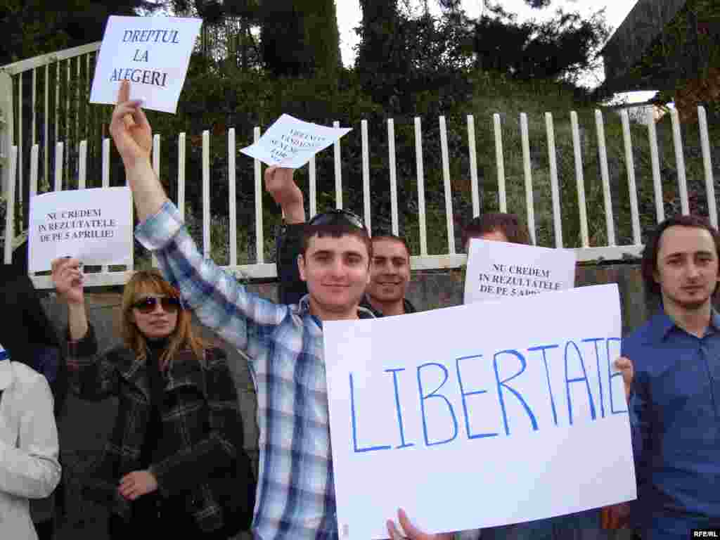Proteste la ambasada Republicii Moldova la Praga