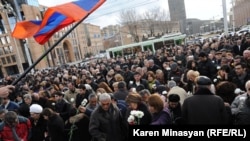 Armenia -- Opposition supporters pay tribute to victims of March 1, 2008 violence in Yerevan, 01Mar2013