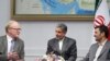 آقای احمدی نژاد در دیدار با نماینده ویژه سازمان ملل در افغانستان گفته بود: «باید یک چارچوب زمانی برای خروج نیروهای خارجی از افغانستان تعیین شود.» (عکس: فارس)