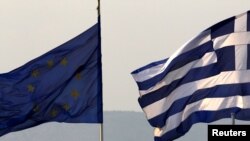 Flamuri i Greqisë dhe i Bashkimit Evropian