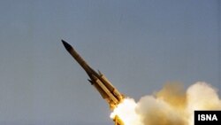 سازمان های اطلاعاتی غرب ایران را متهم می کنند که در صدد ساخت کلاهک های هسته ای برای سوار کردن آنها بر روی موشک های دوربرد است.