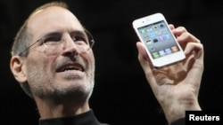 Apple shirkati asoschisi va boshqaruvchisi Steve Jobs.