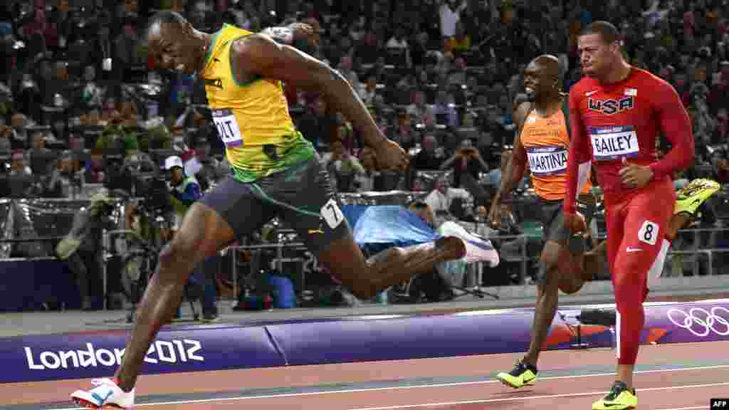 Jamaica's Usain Bolt (left) wins the men's 100-meter final at the Olympic Games on August 5. Bolt thus became the first male sprinter to achieve a "double double" by winning both the 100-meter and 200-meter titles at consecutive Olympics. (AFP/Adrian Dennis)
