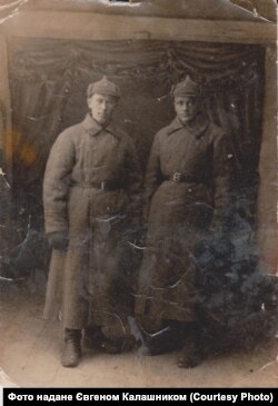Павло Чихар (ліворуч), Ізяслав, 15 березня 1940 року