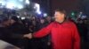 La protestele din 2017 contra OUG 13, președintele Iohannis a îmbrăcat o foarte vizibilă canadiană roșie și a mers în Piața Victoriei, însoțit de mulți lideri liberali. După șase ani, PNL, aliat cu PSD, dezincriminează parțial abuzul în serviciu, după modelul Liviu Dragnea.