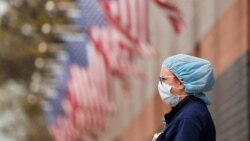 Medicinska sestra isred bolnice u New Yorku