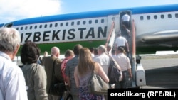 Uzbekistan - Uzbekistan airways planes on Tashkent airport