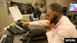 Radio Azadi's call-in show "On The Waves Of Liberty" receives hundreds of calls from Afghan listeners each week.