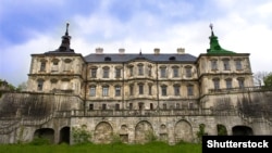 Старовинний замок 17 століття в Підгірцях – один з прикладів успішного краудфандингу. На реставрацію будівлі небайдужі люди пожертвували понад 200 тисяч гривень