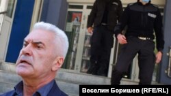 Волен Сидеров сам се предаде и беше задържан в столичното Трето РПУ, след като беше обявен за издирване от прокуратурата миналата сряда