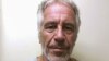 Controversarul om de afaceri american Jeffrey Epstein apare într-o fotografie făcută pentru registrul infractorilor sexuali al Diviziei de Servicii de Justiție Penală din statul New York. 28 martie 2017.
