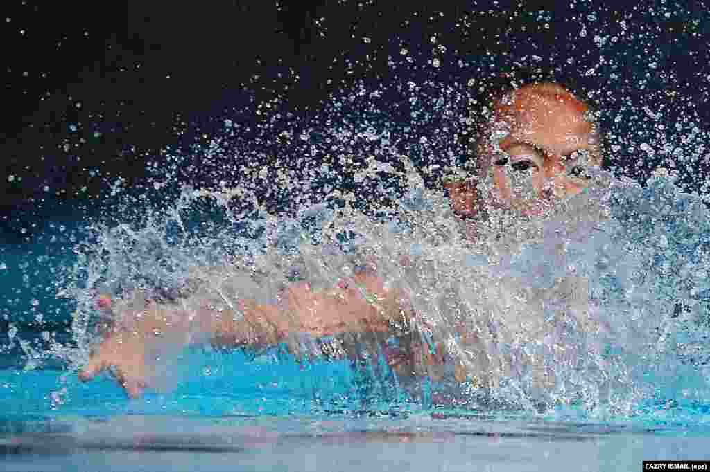 Nantaya Polsen of Thailand performs during the SEA Games 2017 solo synchronized swimming events in Kuala Lumpur. (epa/Fazry Ismail)