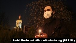 Patriarhia Ucrainei, dependentă de Mosocova: lumina sfântă a fost adusă în condițiile speciale dictate de pandemia de coronavirus, Kiev, 18 aprilie 2020.