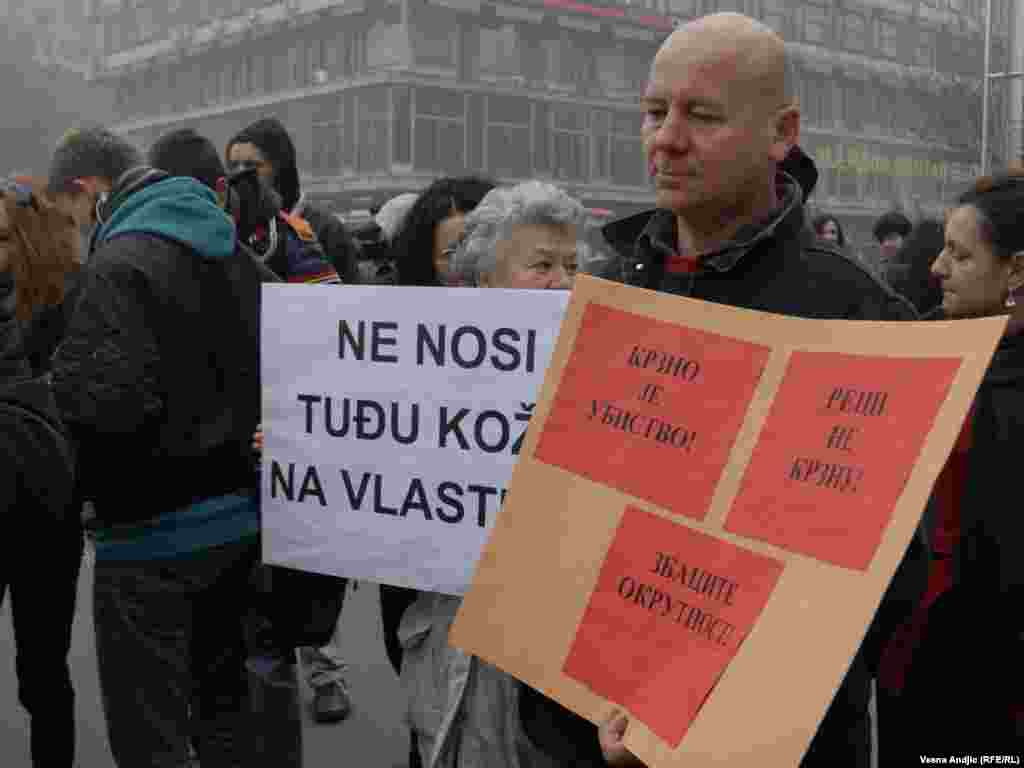 Aktivisti udruženja "Sloboda za životinje" organizirali su protest pod nazivom ¨Srbija bez krzna¨, 18.11.2011.