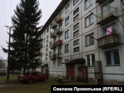 Vacant apartments in the abandoned military camp at Smuravyevo. After the frequent shelling back home, for all its faults, Smuravyevo can almost look like paradise.