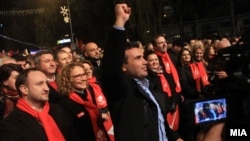 Партискиот лидер Зоран Заев на предизборниот митинг на опозицискиот СДСМ во Скопје на 4 декември 2016