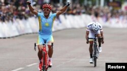 U.K. -- Kazakhstan's Alexandr Vinokurov celebrates as he wins the men's cycling road race at the London 2012 Olympic Games, 28Jul2012