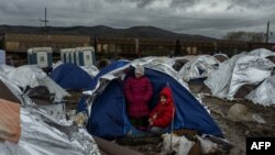 Makedon-serb serhet geçelgesiniň Makedoniýa tarapyndaky migrant lageri.