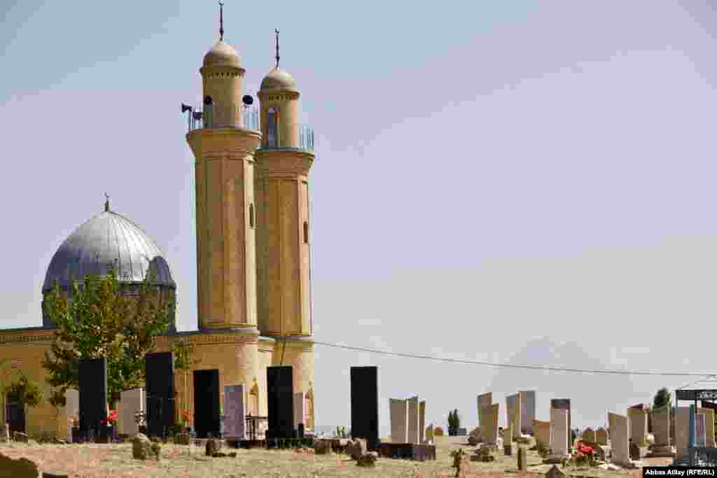 Nehrəm Imamzadəsi - Babək rayonunun Nehrəm kəndində XVIII əsrə aid memarlıq abidəsidir. Bir çox dəyişikliklərdən, təmir və bərpa işlərindən sonra dövrümüzədək qalmışdır.