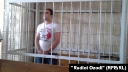 Усмонали Гайратов в суде. Июнь 2014 года