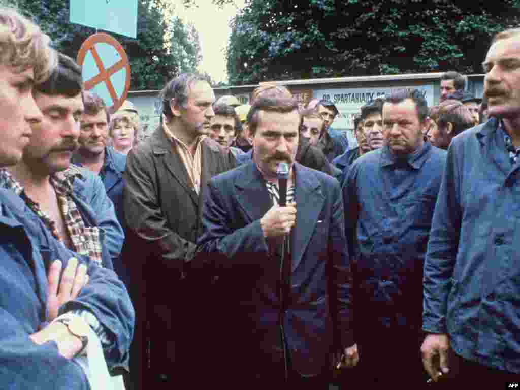 Walesa updating striking Gdansk shipmakers on the progress of negotiations between the strike committee and representatives of Poland's Communist government on August 30, 1980. 