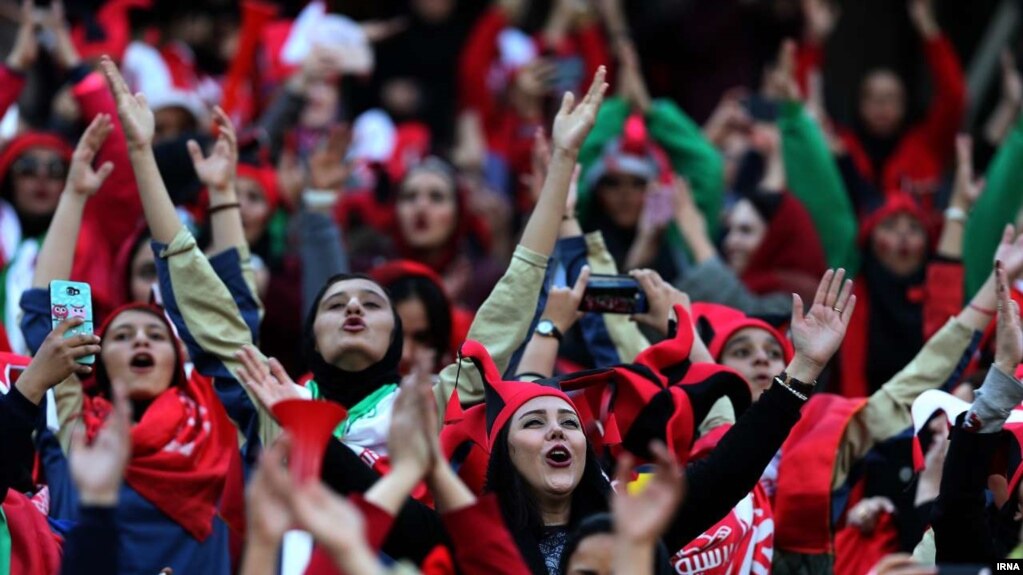 یکی از معدود موارد حضور زنان ایرانی در ورزشگاه‌ها در جریان مسابقات فوتبال باشگاهی آسیا