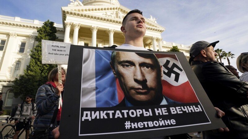 ომსკის სასამართლომ პუტინის ფოტოებზე ჰიტლერის ულვაშებისა მიხატვა აკრძალა