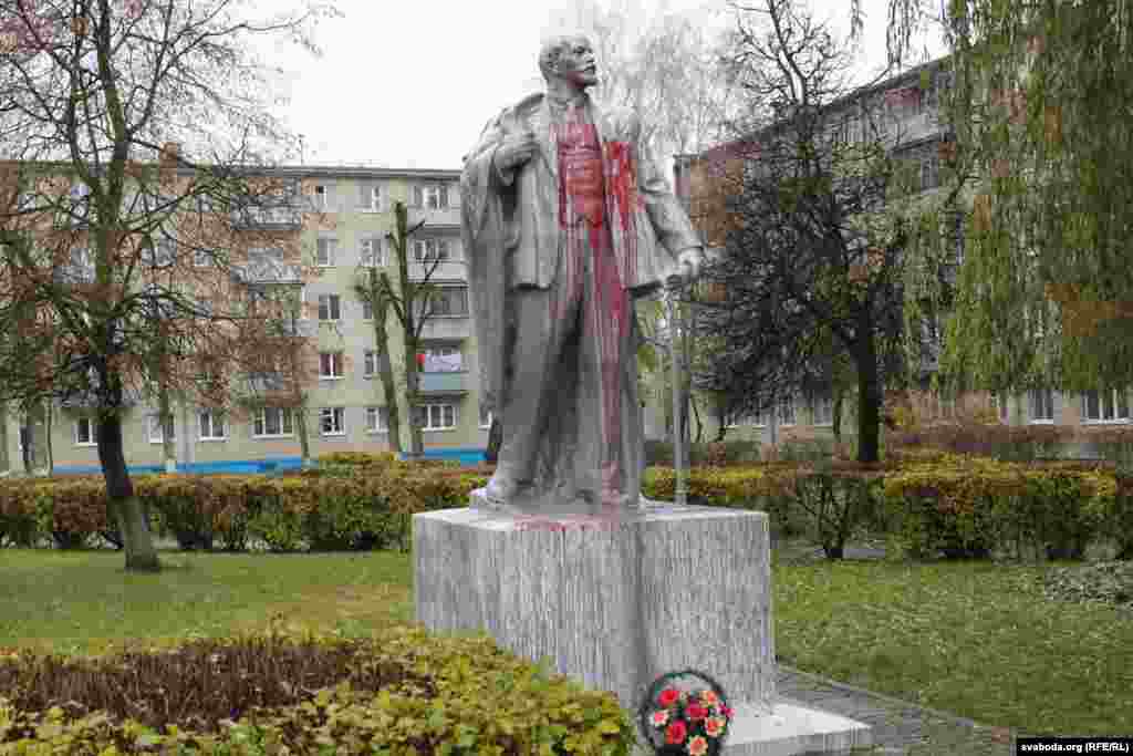 Lida, Belarus: A Lenin after being splashed with blood-red paint in 2016.