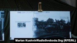 Фотографія Максима Лєвіна презентована на виставці, де зображений захоплений російський танк Т-72