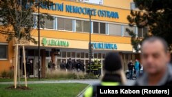 Полиси чех атрофи бемористонро иҳота карда ба ҷустуҷӯи қотил идома медиҳад